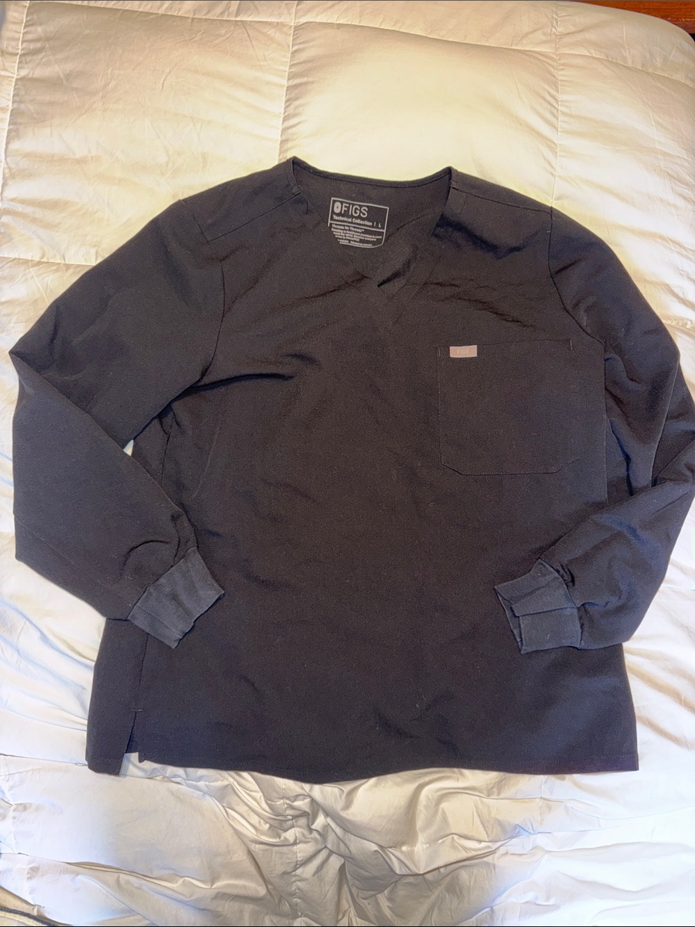Woman’s Figs Long Sleeve Halle Scrub Top Large